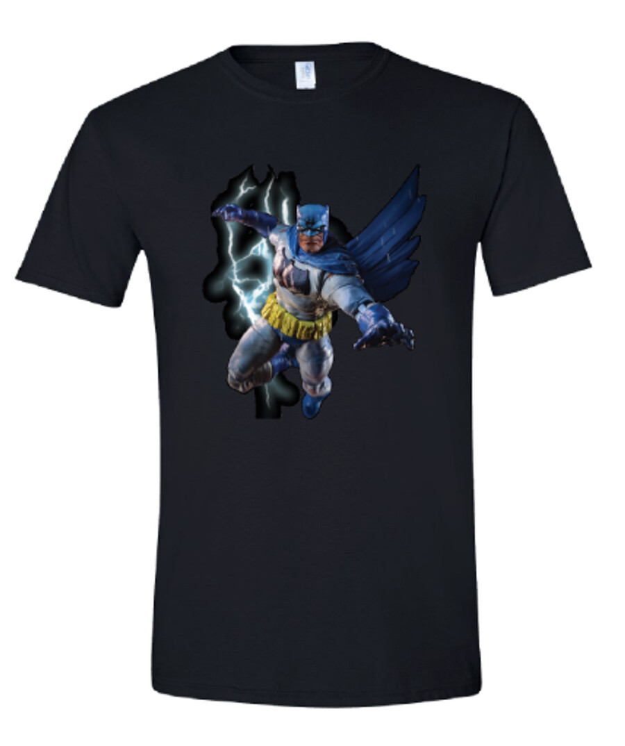 camiseta negra de batman battle damage de el caballero oscuro regresa dc multiverse exclusiva de mts