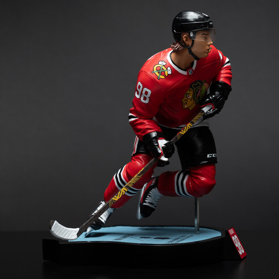 estatua de resina de connor bedard chicago blackhawks de la nhl a escala 16