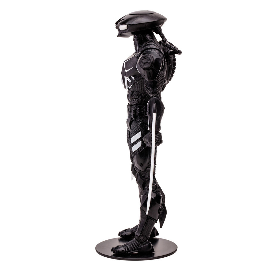 figura de 7 de black manta line art perforadoras de páginas con etiqueta dorada y cómic de batman