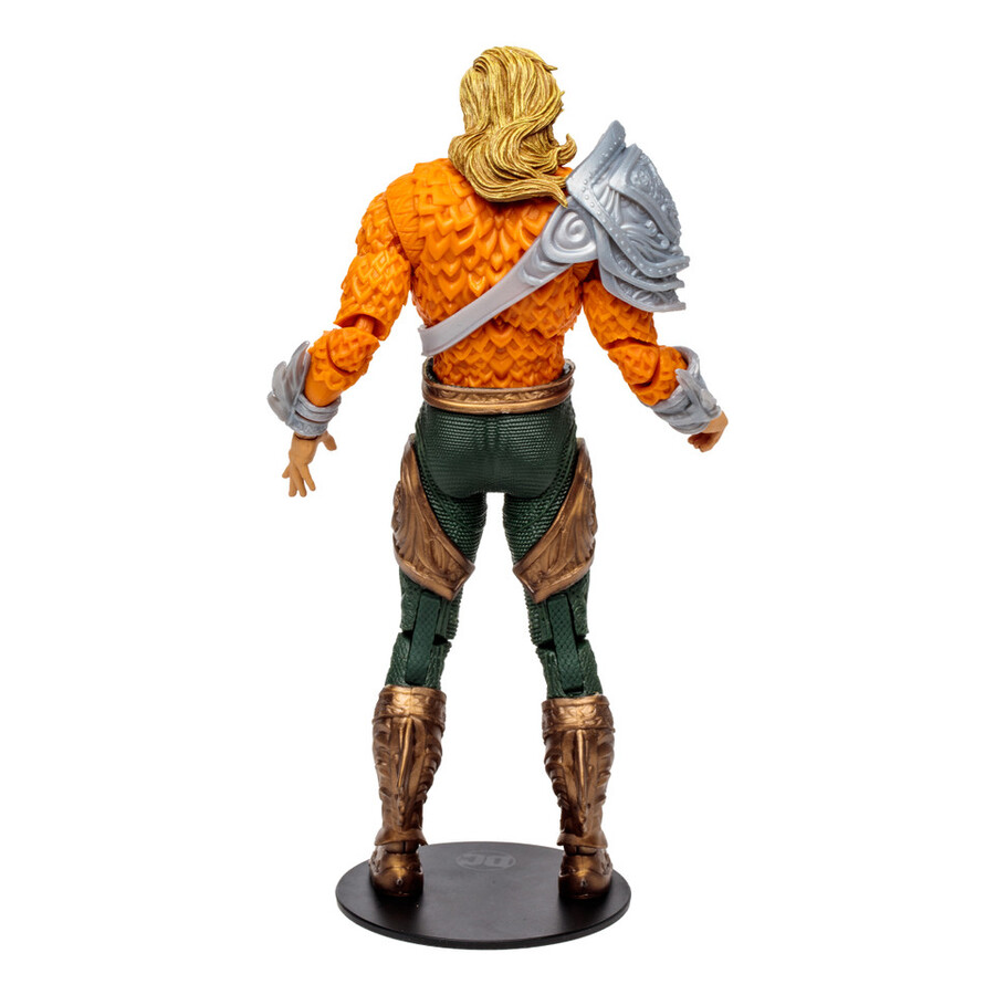 figura de aquaman con cómic dc page punchers de 7